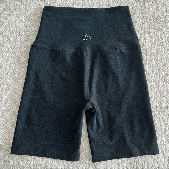 Beyond Yoga Spacedye High Waisted Biker Shorts Darkest Night Size S - Picture 5 of 11